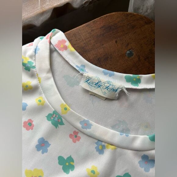 Vintage 70s Lucky Tops Multicolor Floral & White Sleeveless Top - Picture 11 of 13